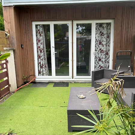 Le Chalet Au Bord Des Pistes Cyclables Sainte-Helene  Exterior foto